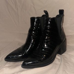 Steve Madden Audience Croc Boot - size 8.5
